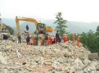 2008年三一挖機等設備參與汶川地震救援