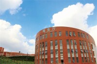 雲南大學滇池學院