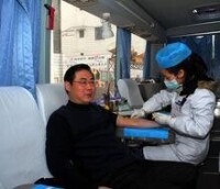 2010年12月26日鄒平帶頭參加無償獻血