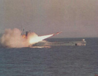 033G型潛艇發射鷹擊8反艦導彈