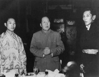 阿沛·阿旺晉美(右)與毛澤東