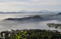 雲月湖