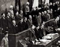東京審判時，日本戰犯受審的情形