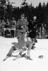 海德里希在奧地利著名滑雪勝地基茨比厄爾