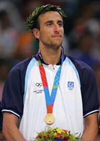 馬努·吉諾比利2004雅典奧運會奪冠