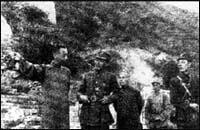 第十三軍軍長湯恩伯等人視察前方陣地（左2為湯恩伯）