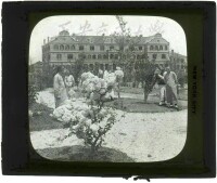 大清光緒二十六年（1900年），南洋公學中院攝影幻燈片。