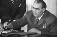 勃列日涅夫簽署限制導彈條約