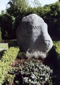 阿道夫·加蘭德之墓