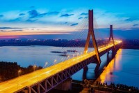 天興洲長江大橋採用了路燈智能監控系統