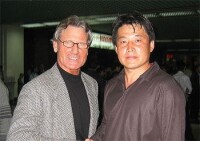 徐韜在海口機場與尼科握手 2004年1月10日