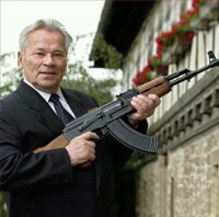 “世界槍王”卡拉什尼科夫與他的AK-47步槍