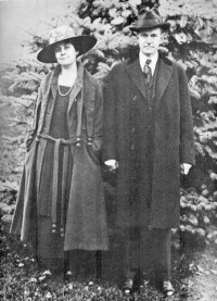 柯立芝與妻子，1918年。
