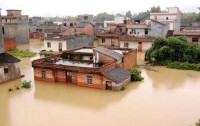 廣西鐘山縣回龍鎮回龍村民房被洪水浸泡