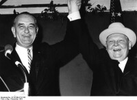 1963年艾哈德（右）與美國總統約翰遜