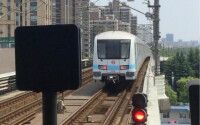 上海地鐵9號線列車行駛在松江大學城區間