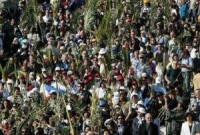 聖枝主日，在耶路撒冷手持棕櫚技遊行的民眾