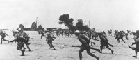 1950年4月16日，解放軍強渡瓊州海峽