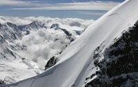 雪體崩塌瞬間