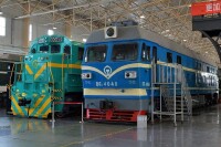保存在中國鐵道博物館的東風4C型4040號機車與ND5型0049號機車