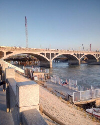 伊犁河大橋