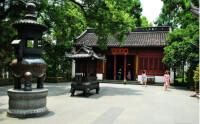 岳王廟
