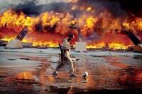 反卡扎菲武裝火燒阿齊齊亞兵營