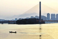 公園荒廢，只有漁船可以擺渡到島上