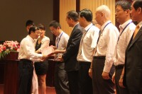 陳欣先生為中國企業教育先進培訓先進單位和個人頒獎