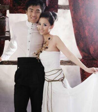 馮瀟霆與妻子結婚照