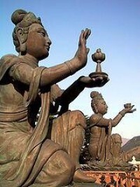 
位於香港大嶼山1993年建成的天壇大佛旁的六天母獻供像。