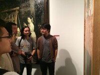 張佐在第十二屆全國美展自己作品前