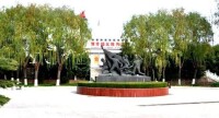 渭華起義陳列大廳前廣場塑像