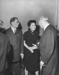 1945年宋子文和夫人在美國