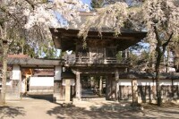 七戶町指定文化物的「青岩寺正門」