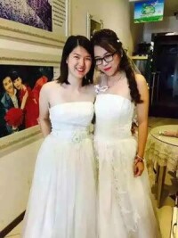 李婷婷與其女性戀人結婚