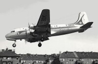 一架負責柏林空運的C-54運輸機降落柏林