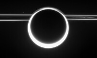 卡西尼飛船捕捉的壯麗土星景象